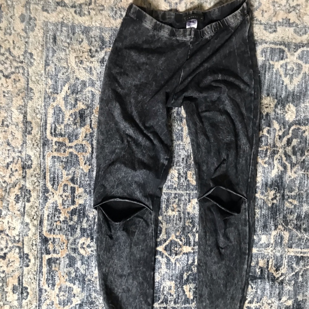 Acid wash rip knee leggings
